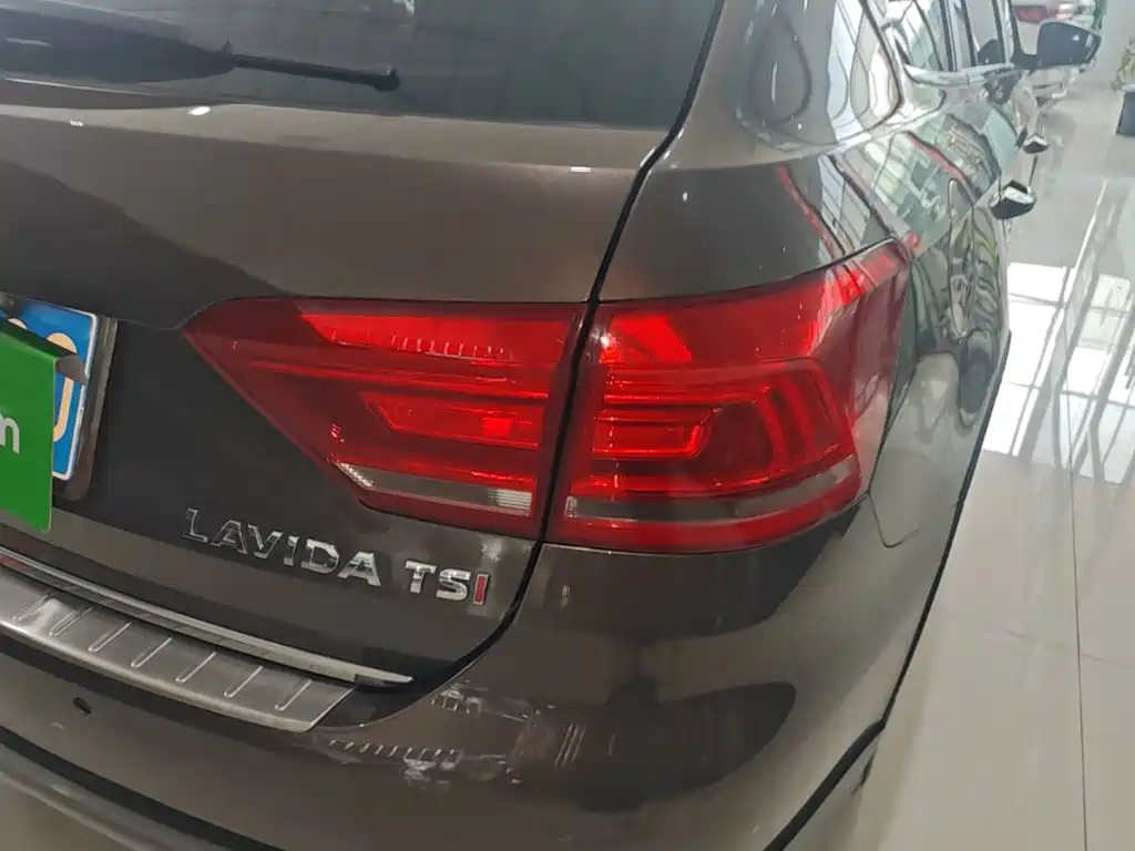 Volkswagen Cross Lavida 2015 — фото 8