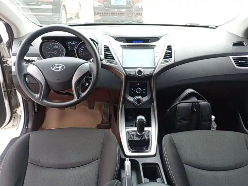 Hyundai Elantra Langdong 2014 — фото 10