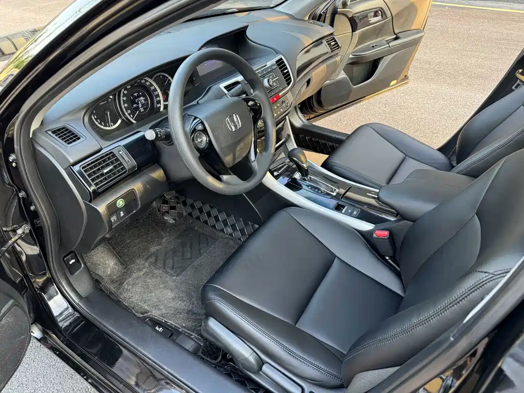 Honda Accord 2018 — фото 10