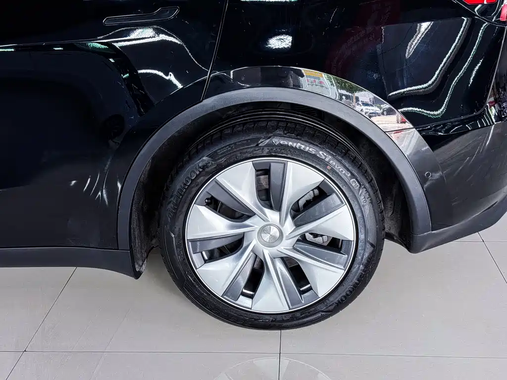 Tesla Model Y 2022 — фото 12