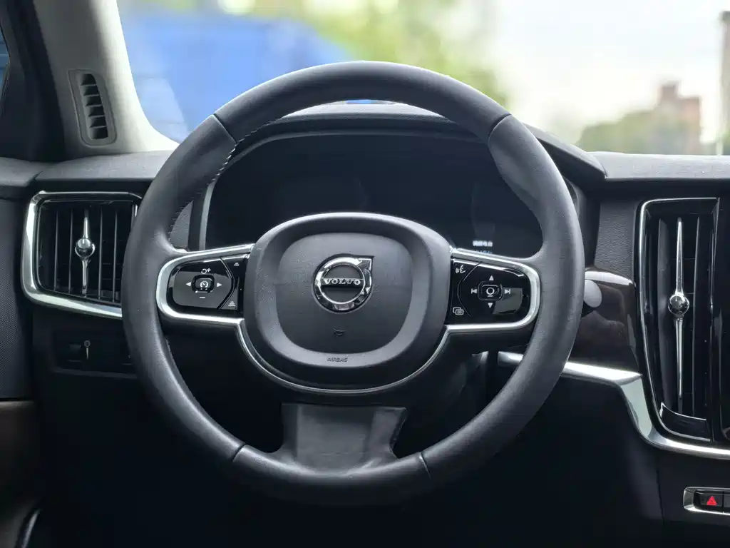 Volvo S90 2017 — фото 11