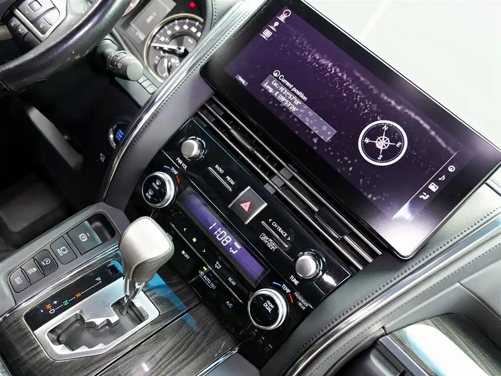 Lexus LM 2024 — фото 15