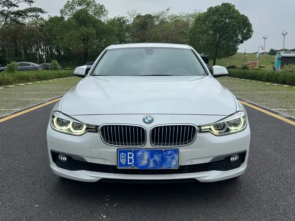 BMW 3 Series 2018 — фото 1