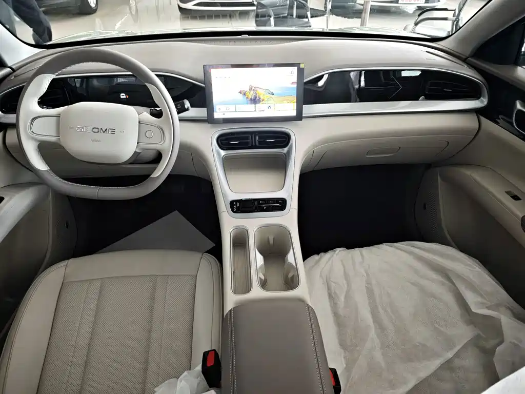 Geely Galaxy Starwish 2026 — фото 12