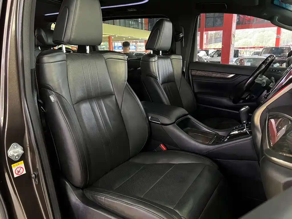 Toyota Alphard 2018 — фото 16