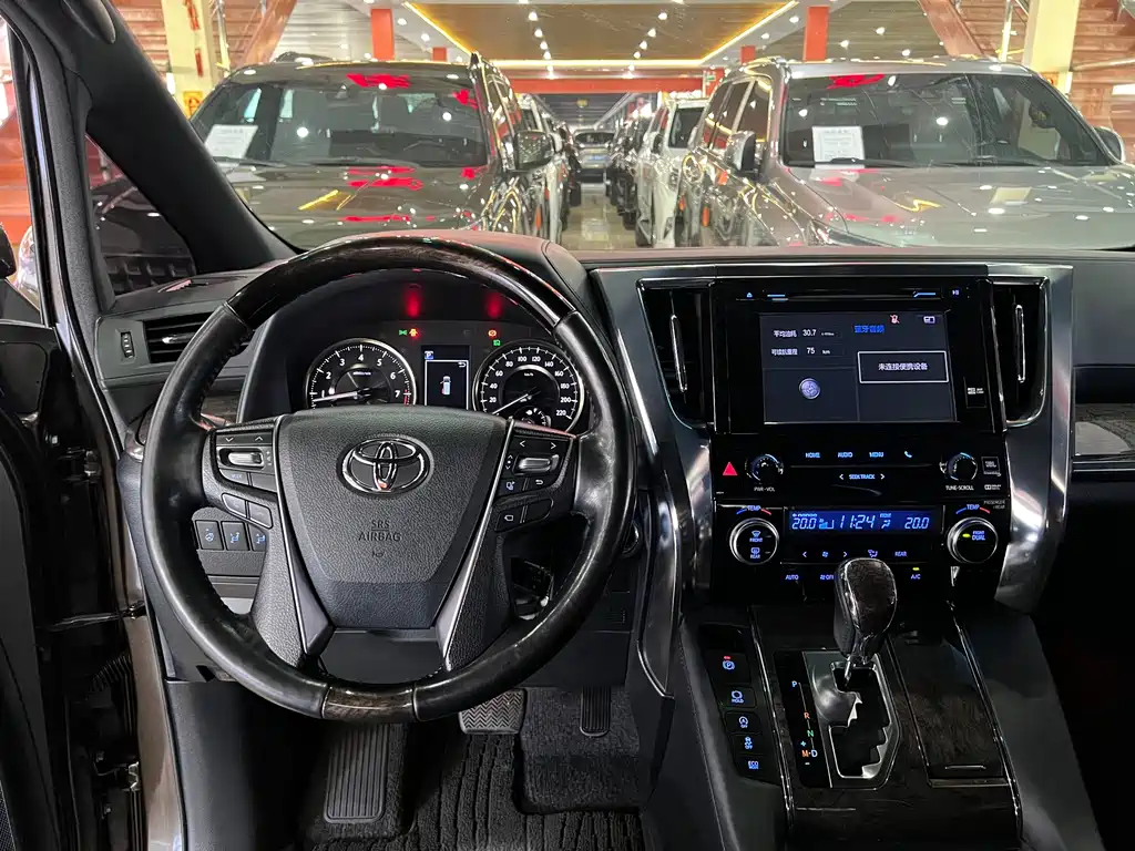 Toyota Alphard 2018 — фото 8