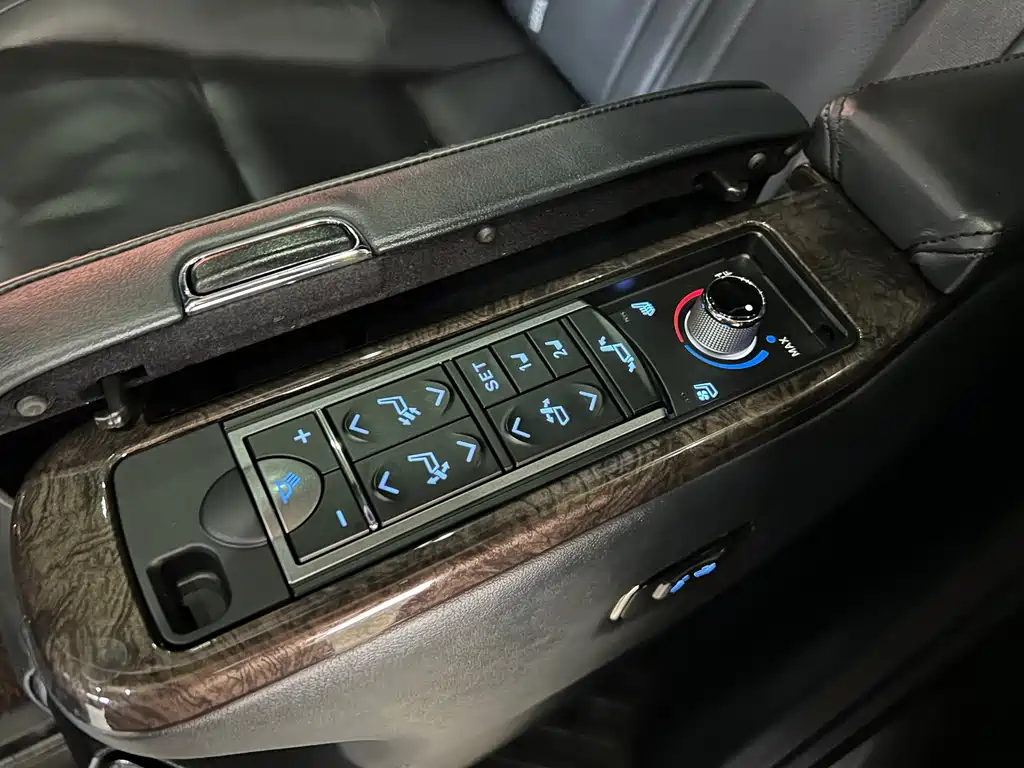 Toyota Alphard 2018 — фото 15