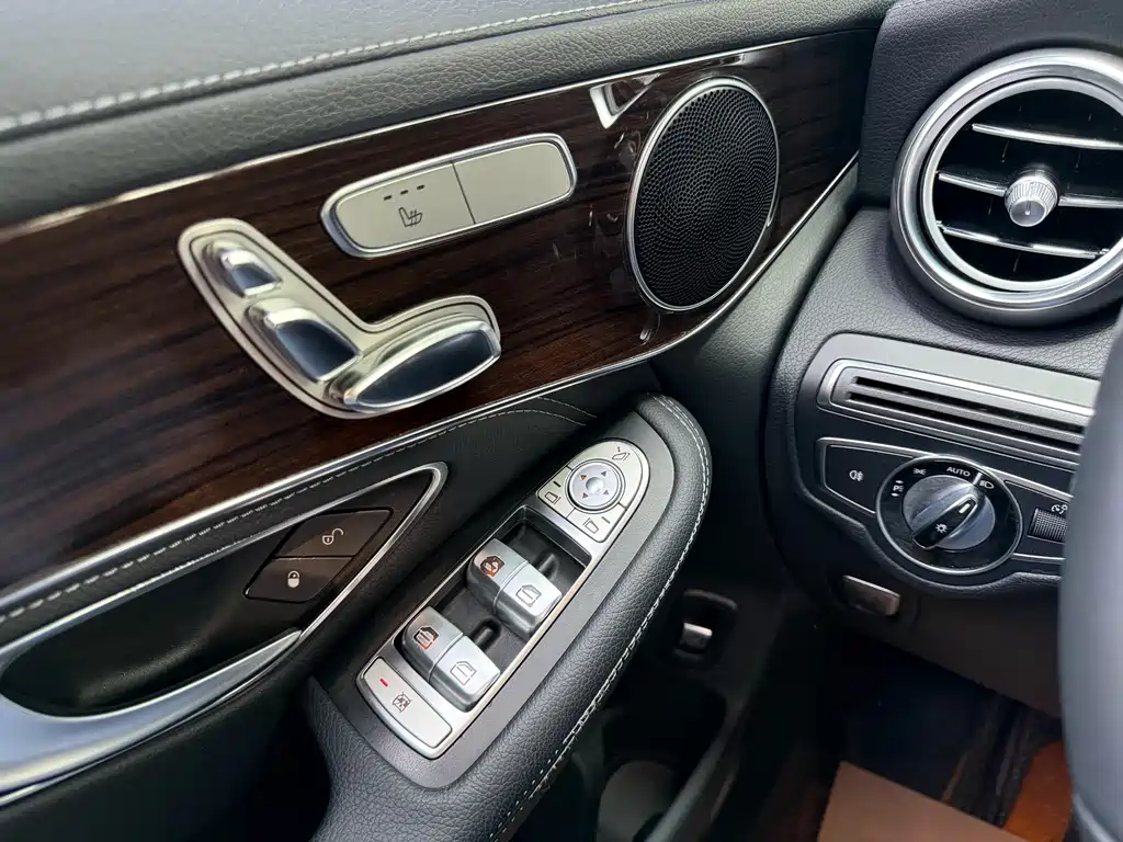 Mercedes-Benz GLC 2017 — фото 20