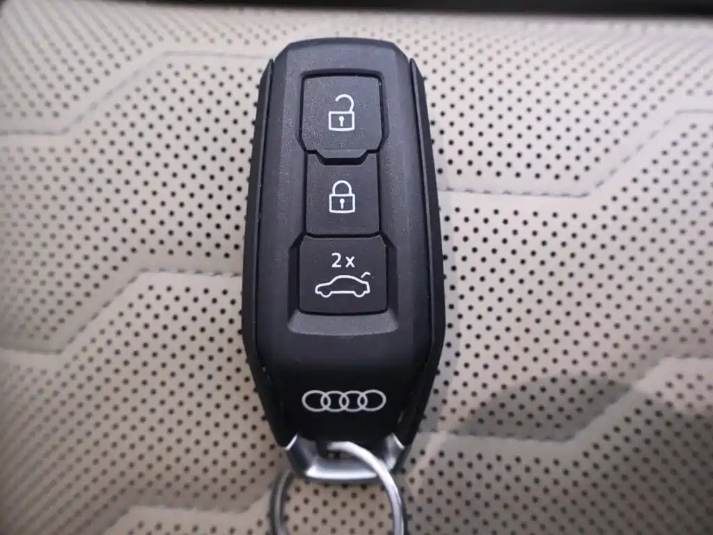 Audi Q6L E-Tron 2025 — фото 26