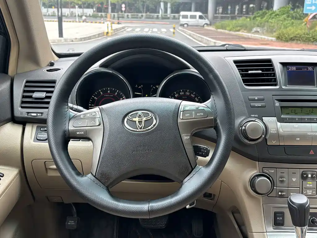 Toyota Highlander 2010 — фото 15
