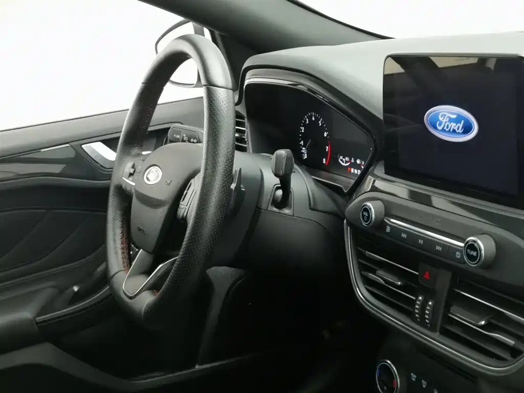 Ford Focus 2020 — фото 22