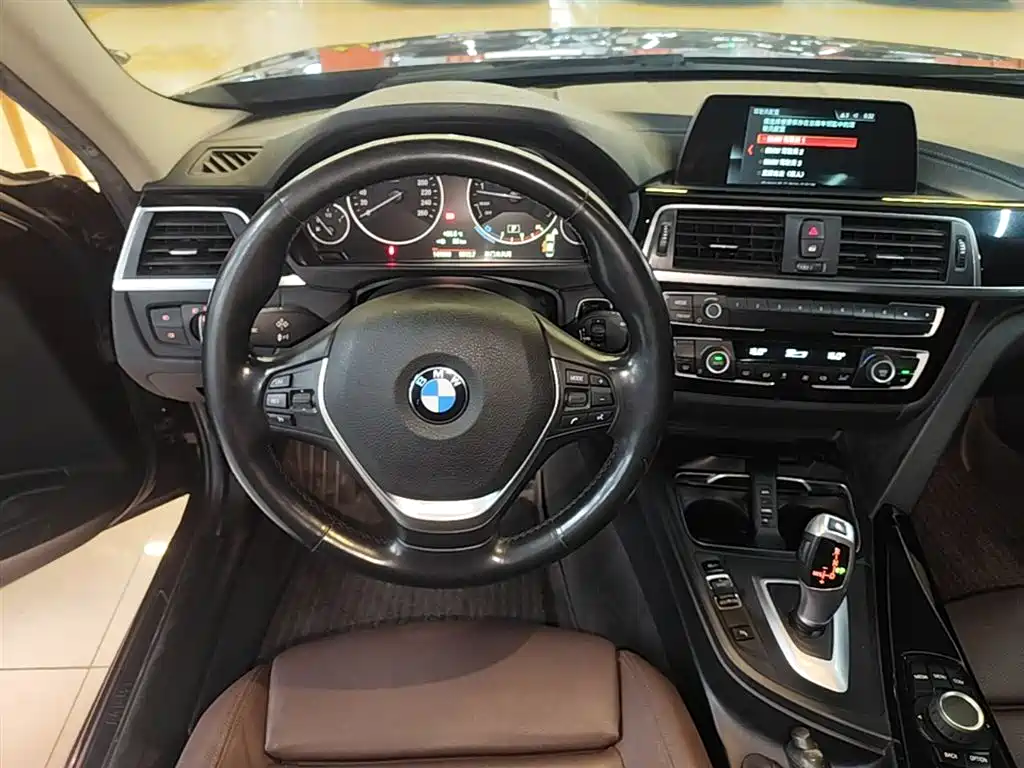 BMW 3 Series 2017 — фото 11