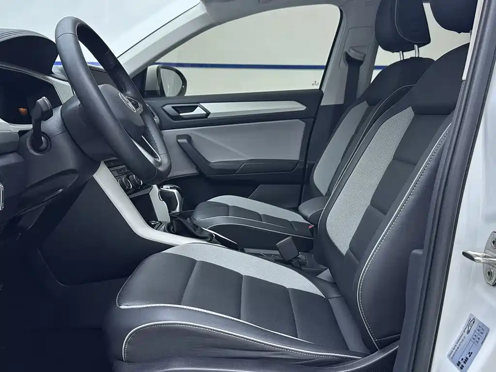Volkswagen T-Roc 2024