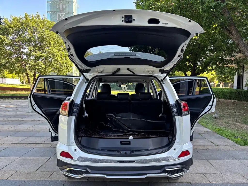 Toyota RAV4 2016 — фото 24