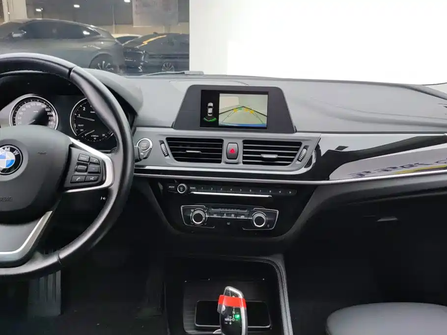 BMW 1 Series 2018 — фото 13