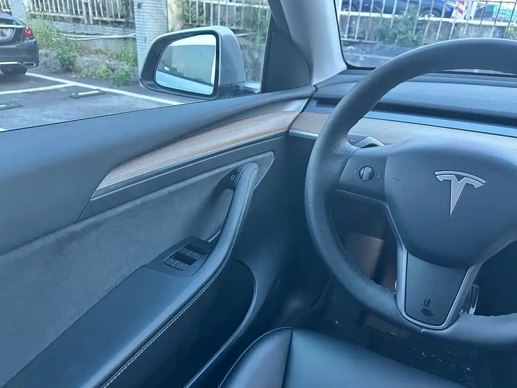 Tesla Model Y 2022 — фото 12