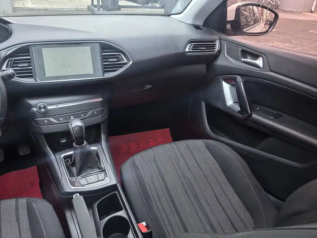 Peugeot 308S 2015 — фото 11
