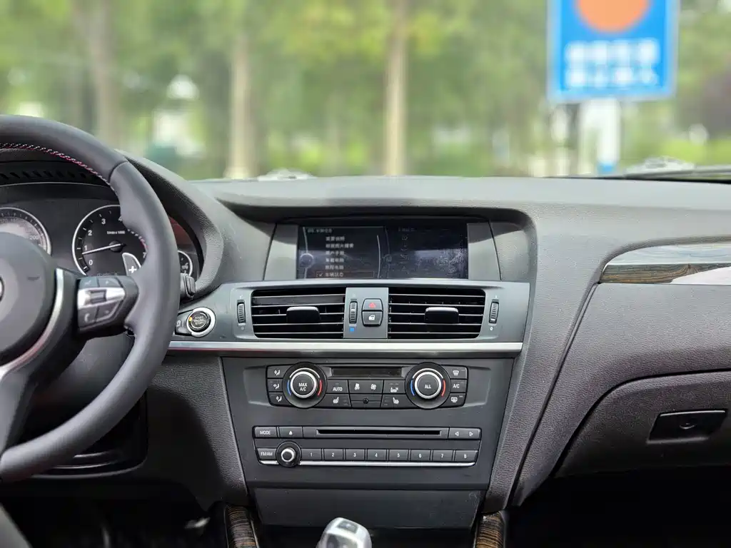 BMW X3 2012 — фото 19