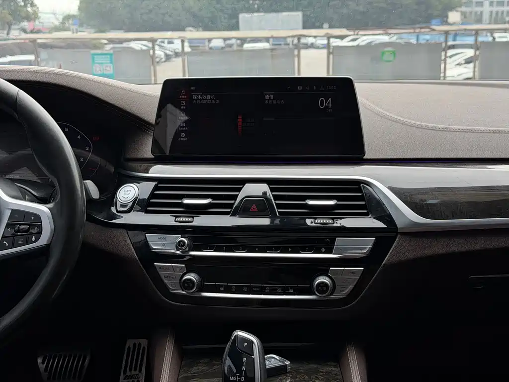 BMW 5 Series 2020 — фото 17
