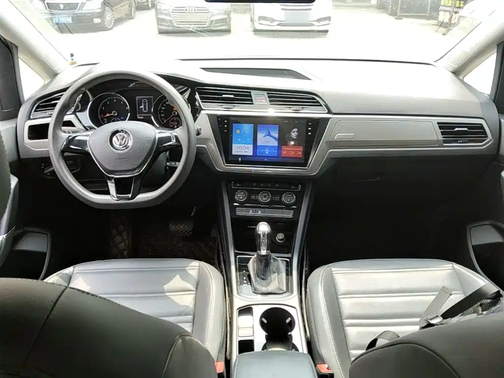 Volkswagen Touran 2017 — фото 10