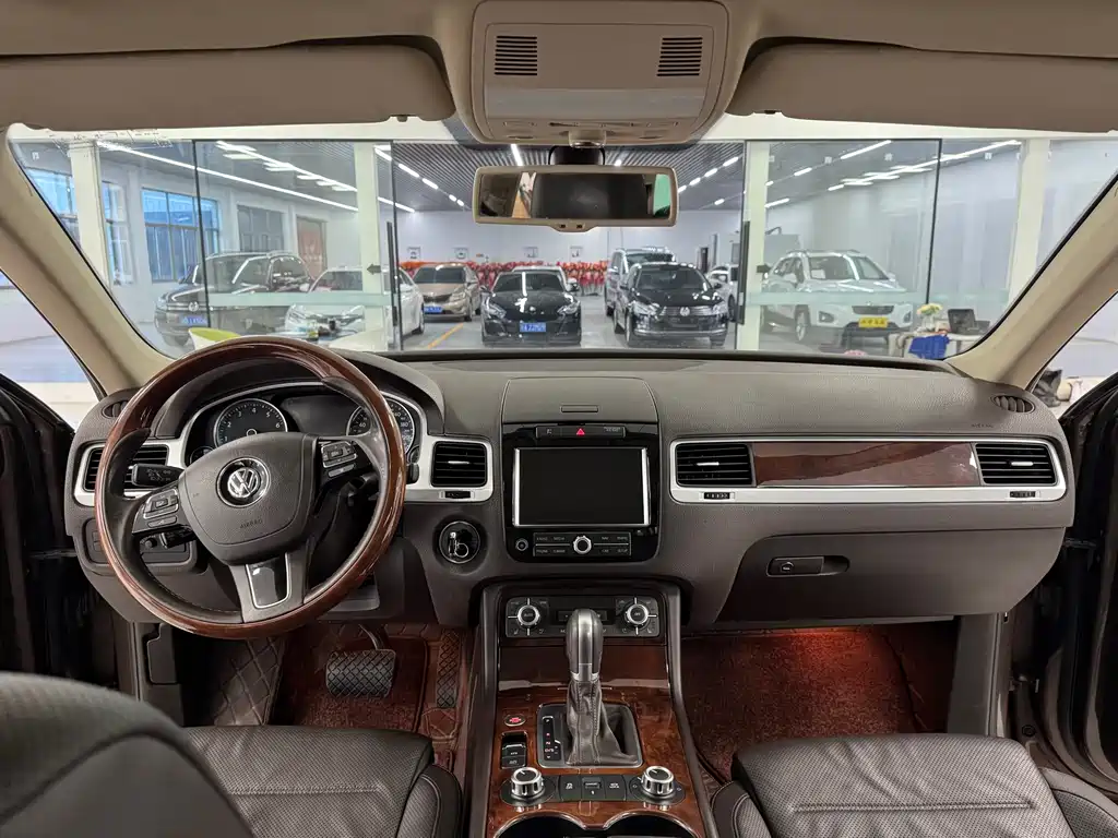 Volkswagen Touareg 2015 — фото 13