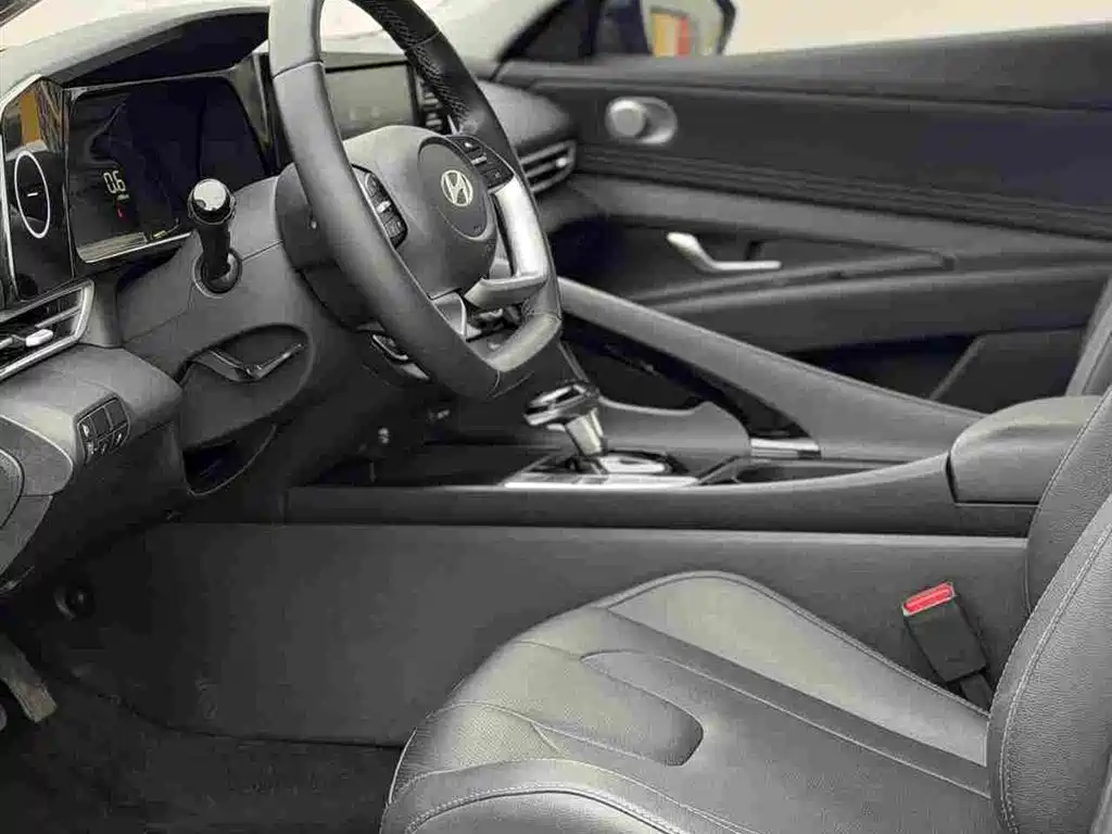 Hyundai Elantra 2024 — фото 10