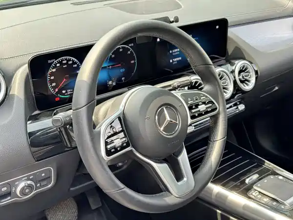 Mercedes-Benz EQA 2023