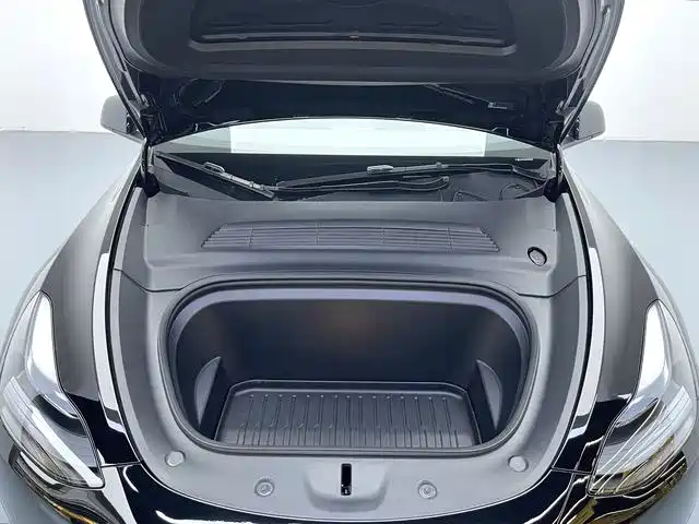 Tesla Model Y 2024 — фото 17