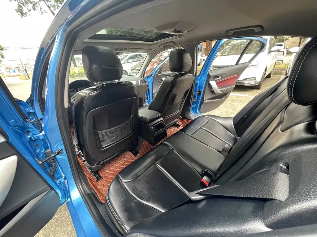 BMW 1 Series 2019 — фото 18