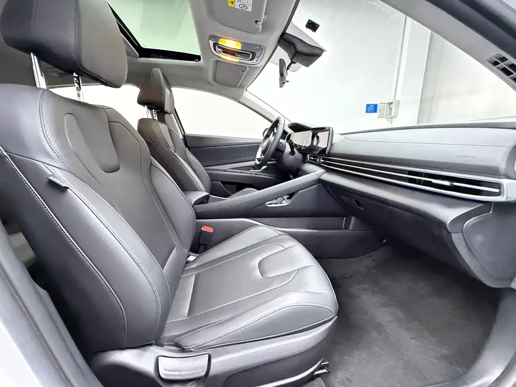 Hyundai Elantra 2022 — фото 12