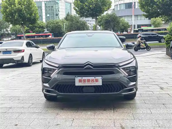 Citroën Versailles C5 X 2023