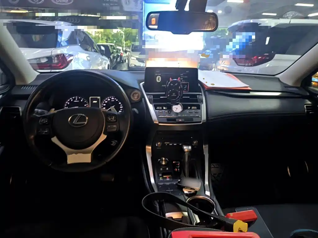Lexus NX 2020 — фото 10