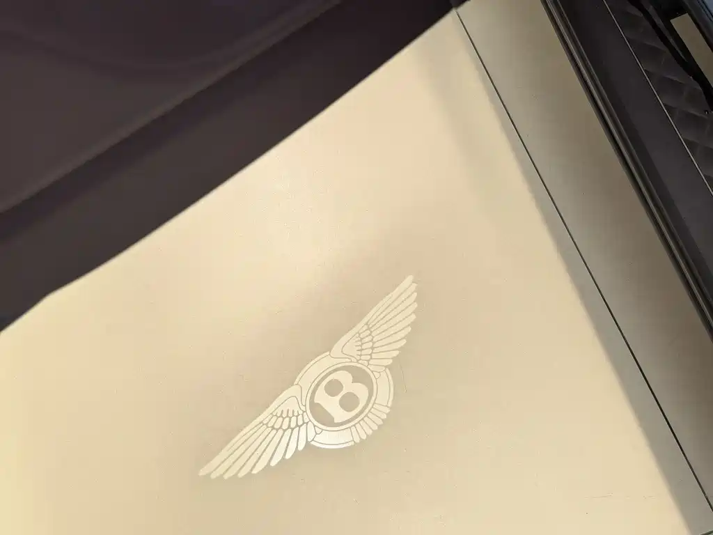 Bentley Bentayga 2022 — фото 10