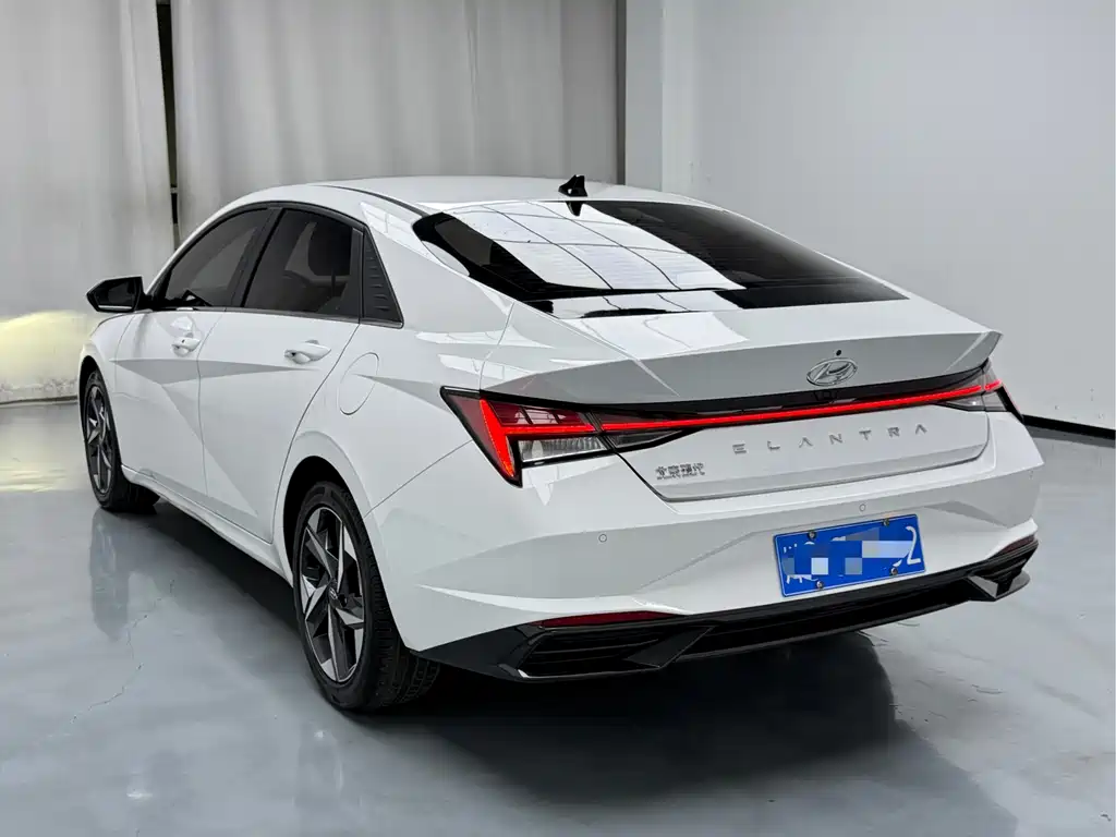Hyundai Elantra 2022 — фото 15