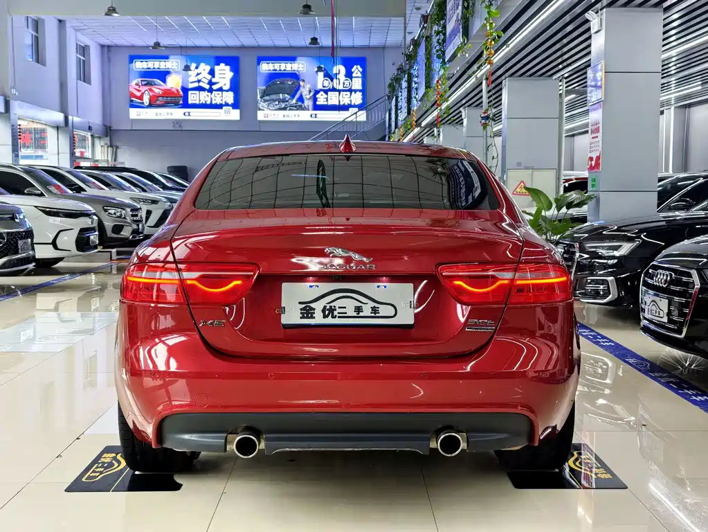 Jaguar XE 2018 — фото 4