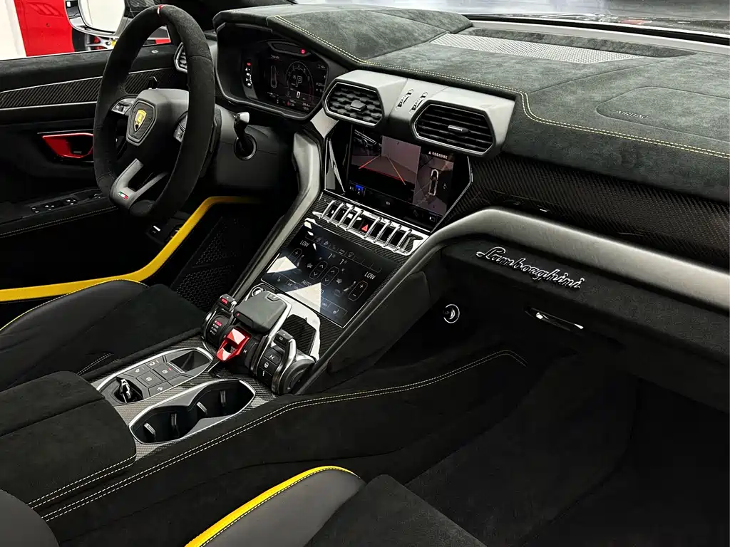 Lamborghini Urus 2023 — фото 31