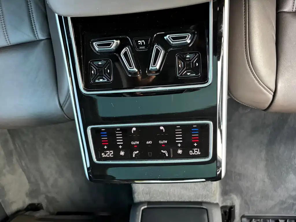 Audi A8 2019 — фото 15