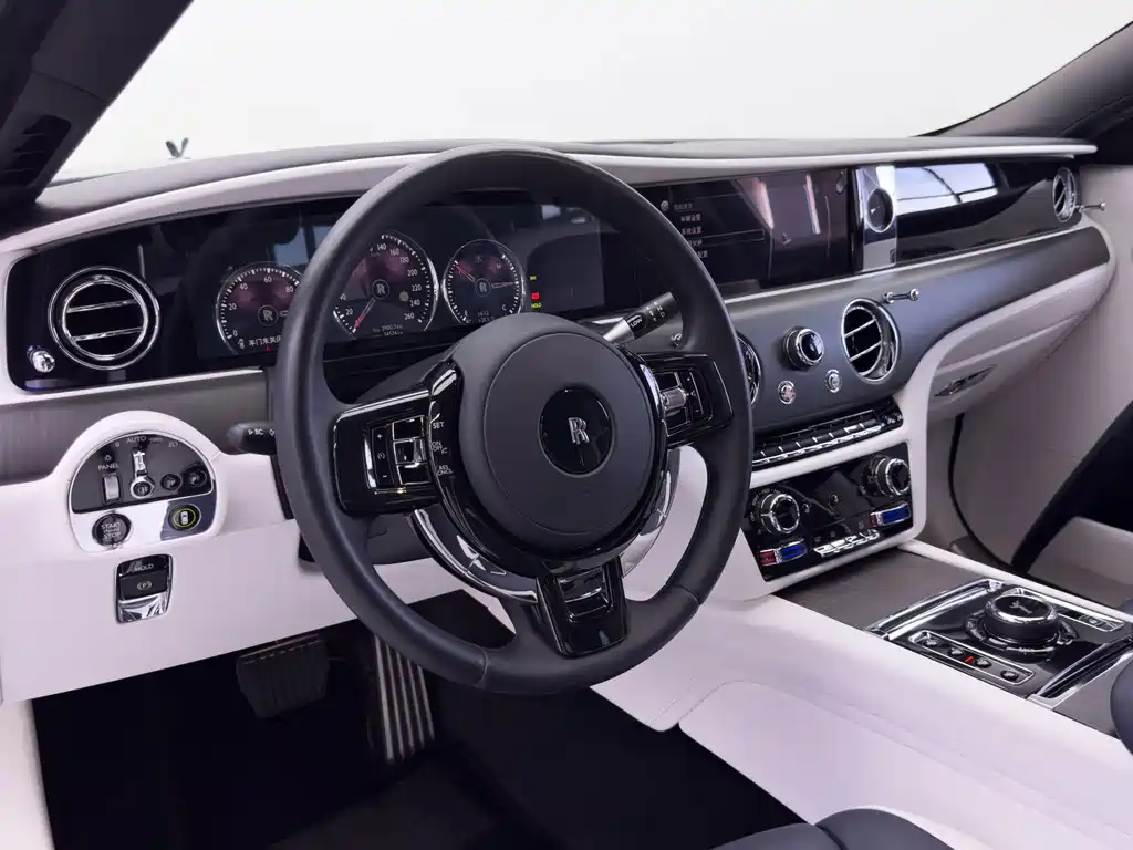 Rolls-Royce Ghost 2021 — фото 18
