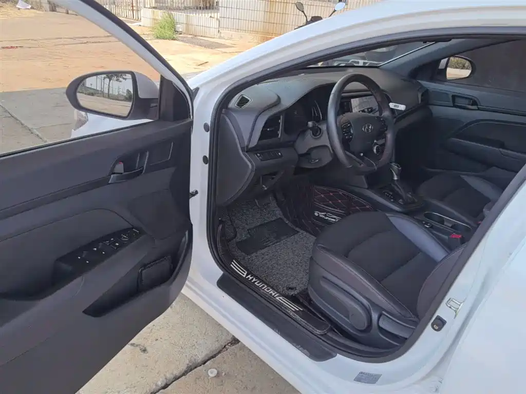Hyundai Elantra 2019 — фото 16