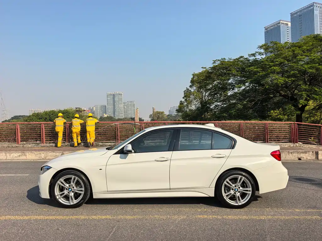 BMW 3 Series 2018 — фото 21