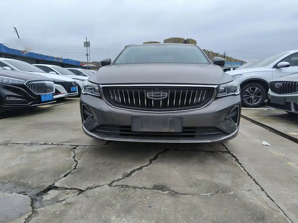 Geely Emgrand 2022