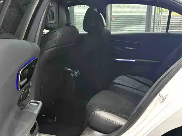 Mercedes-Benz C-Class 2024