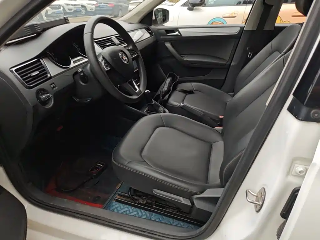 Skoda Rapid 2020 — фото 11