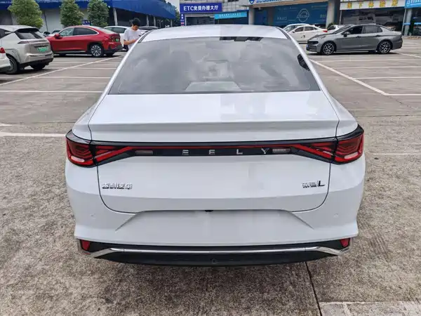 Geely Emgrand L 2023