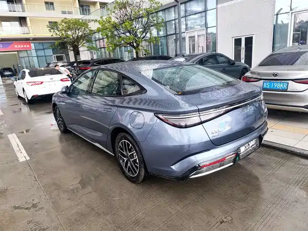 BYD Seal 07 DM-i 2025