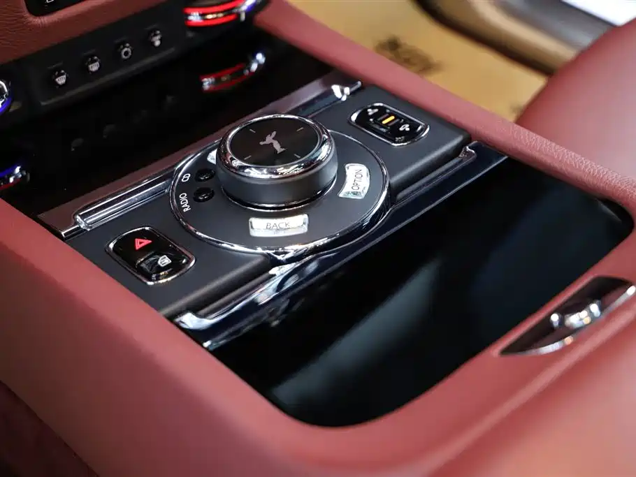 Rolls-Royce Ghost 2015 — фото 11