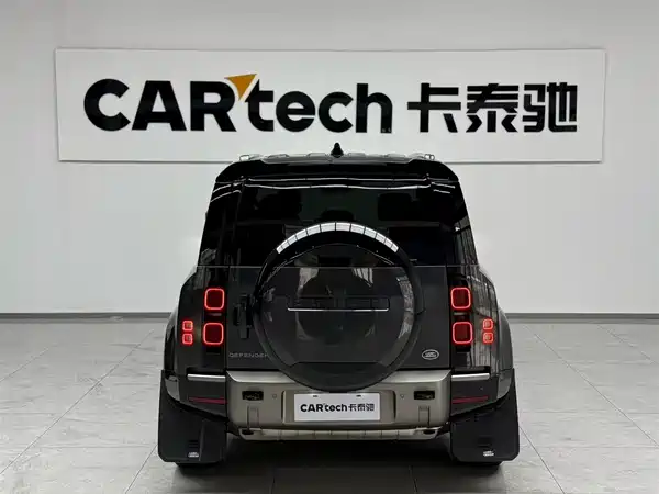 Land Rover Defender 2024