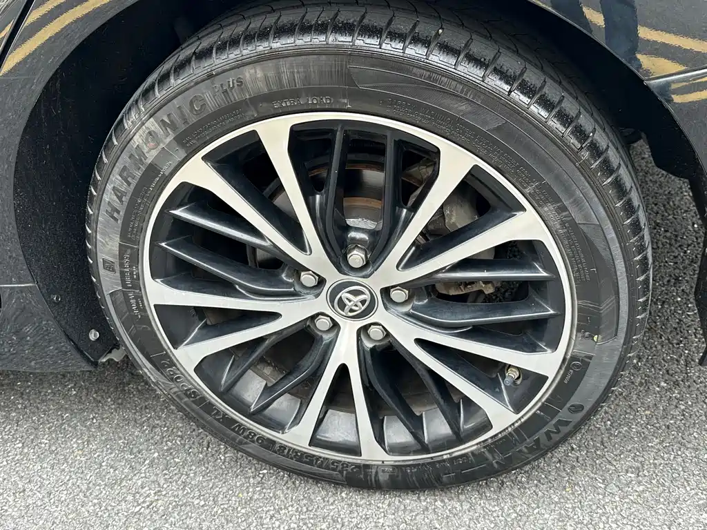 Toyota Camry 2019 — фото 16