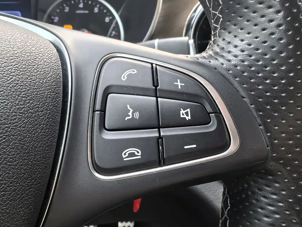 Mercedes-Benz V-Class 2022 — фото 13