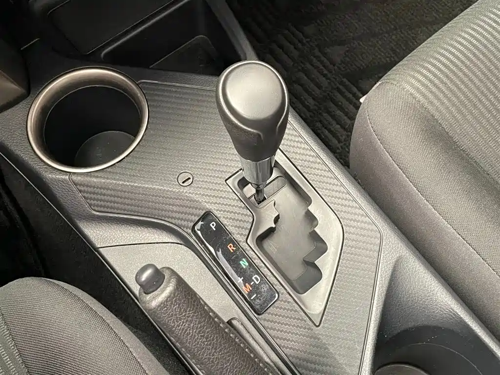 Toyota RAV4 2016 — фото 10